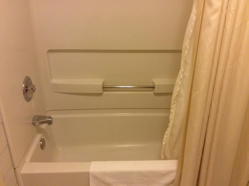 Hotel Travelodge By Wyndham Victoriaville Oda fotoğraf